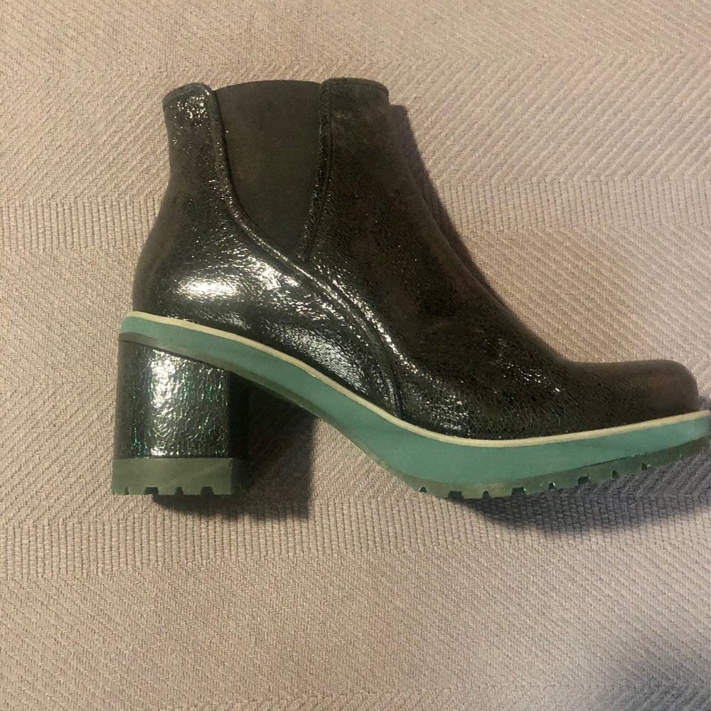 Kron by Kronkron  Size 41 Black and Green Platform Ankle Boots